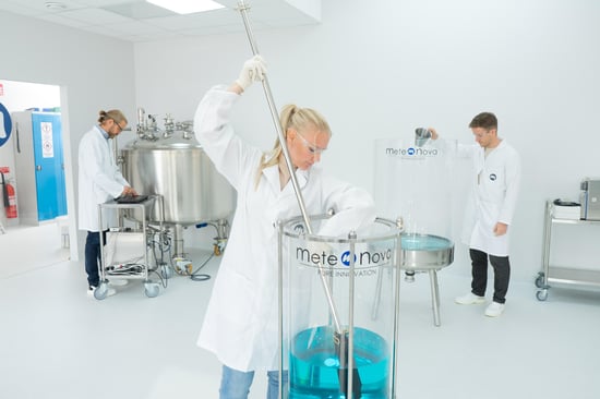 Metenova lab mixer in vessel